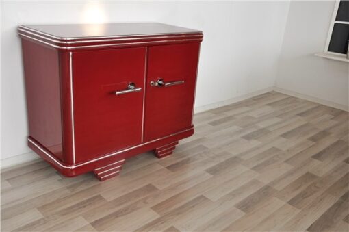 magnificently colored commode, bordeaux paintjob with unique elegance , chromelines, chromefittings, glasplate