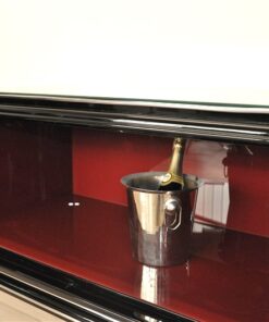 highgloss paintjob, handpolished, chromelines and fittings, interior with red glas, topplate made of lacobelglas