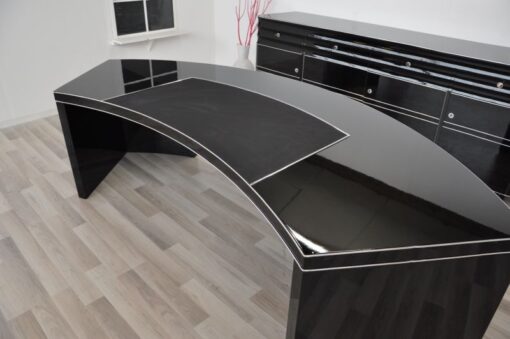 Bauhaus CEO desk , USA 1950, highgloss black, leatherplate, exceptional form, great body