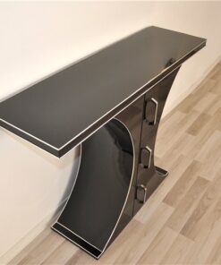 wonderful Design, 3 narrow drawers with chromehandles, highgloss pianolacquer