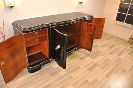 highgloss pianolacquer, massive chromehandles, 4 curved doors, Belgium 1929, plenty of storage space