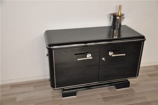 Art Deco Commode, elegant Design with rounded corners, chromelines, big chromehandles, pianolacquer