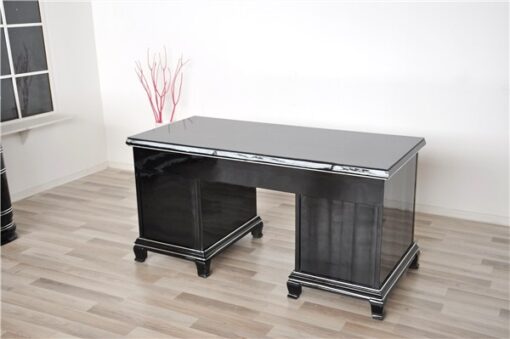 timeless Design - 8 Elegant feet, highglossblack pianolacquer, discreet chromeapplications, free adjustable