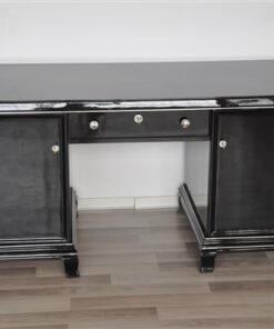 timeless Design - 8 Elegant feet, highglossblack pianolacquer, discreet chromeapplications, free adjustable