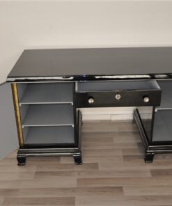 timeless Design - 8 Elegant feet, highglossblack pianolacquer, discreet chromeapplications, free adjustable