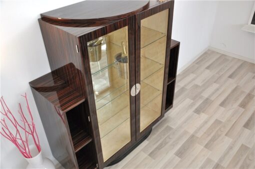 Art Deco Macassar Vitrine, great furnier, mirrored back panel, glas shelves, feet in highgloss black