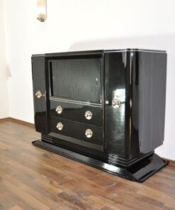 Art Deco Pianolacquer Sideboard with a great Body, big chrome handles, 10 layers pianolacquer, beautiful foot, france 1938