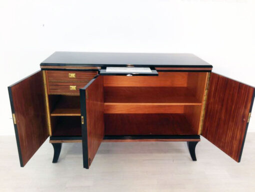 Art Deco Buffet, beautiful Walnutdetails, french feet, clean interior