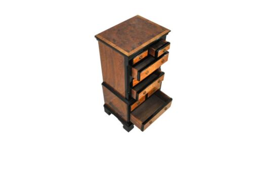 small chest of drawers, eight drawers, small commode, walnut wood, plenty of storage, small console, pianolacquer details