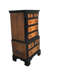 small chest of drawers, eight drawers, small commode, walnut wood, plenty of storage, small console, pianolacquer details