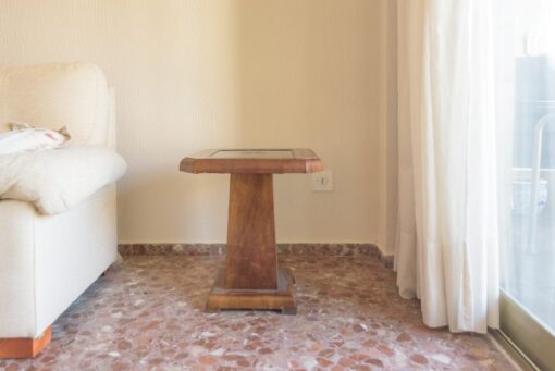 Art Deco, side table, mirrored table top, square walnut foot, unique grain, interiordesign, furnituredesign, eight corners, luxurious