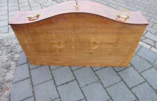 Walnut Wood Baroque Commode from circa 1750. Baroque Chest of Drawers, Original Baroque Funiture, Antique Commode, Antique Chest of Drawers