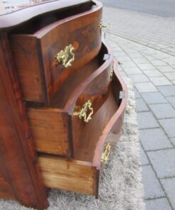 Walnut Wood Baroque Commode from circa 1750. Baroque Chest of Drawers, Original Baroque Funiture, Antique Commode, Antique Chest of Drawers