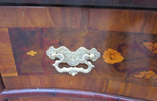 Walnut Wood Baroque Commode from circa 1750. Baroque Chest of Drawers, Original Baroque Funiture, Antique Commode, Antique Chest of Drawers