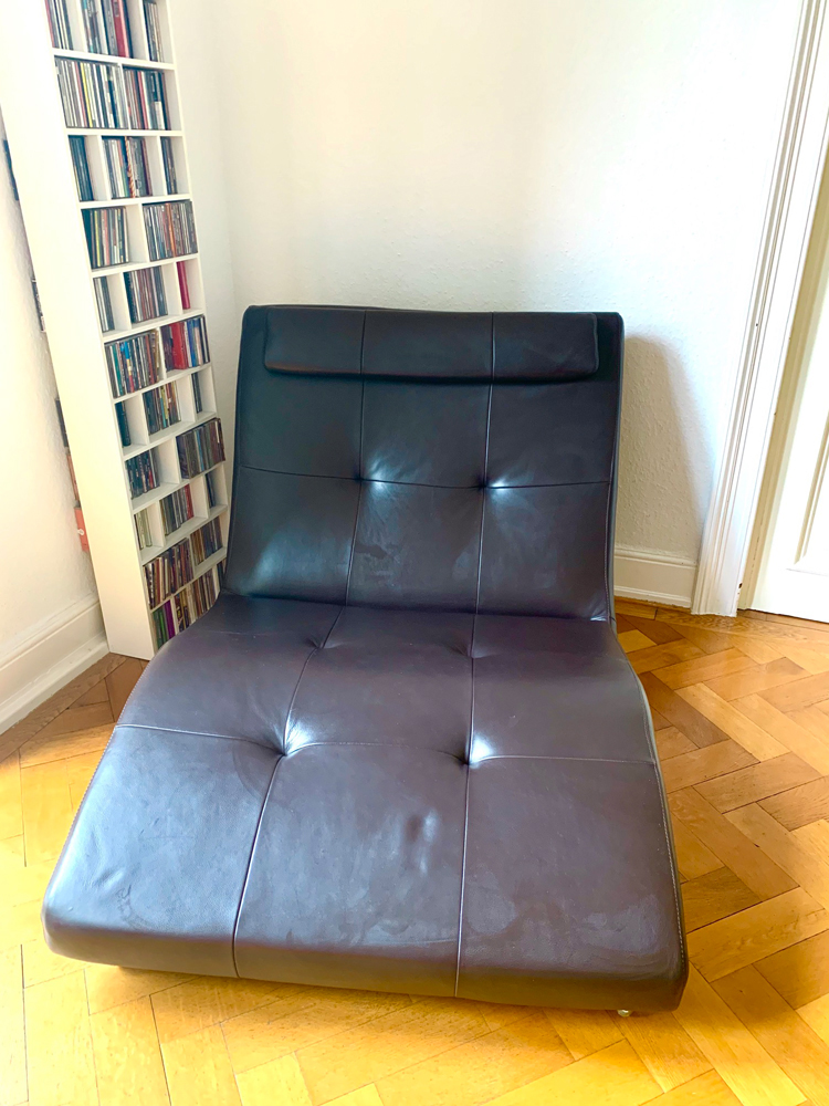 Relax Leather Chair - Original Antique Furniture