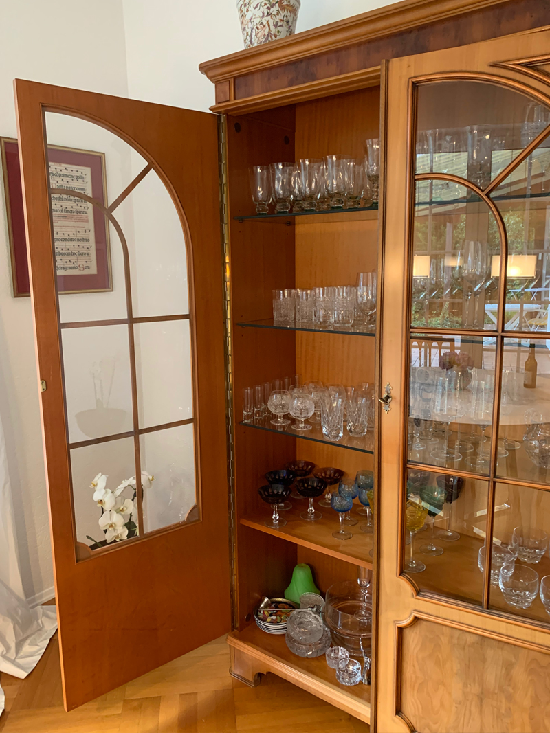 display units for dining rooms